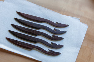 
                  
                    唐木指物 菓子切  紫檀「鯨」 5本セット
                  
                